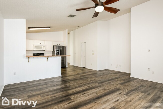 Building Photo - 914 Lockbreeze Dr