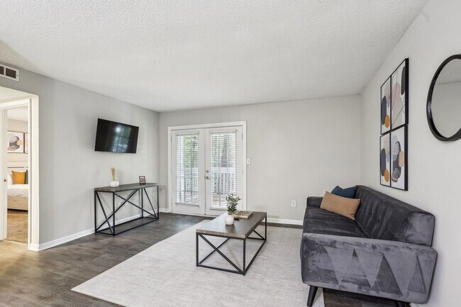 Building Photo - 1800 Lantern Ridge Dr