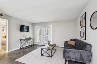 Building Photo - 1800 Lantern Ridge Dr
