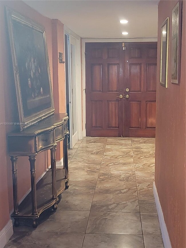 Foto del edificio - 633 NE 204th Ln