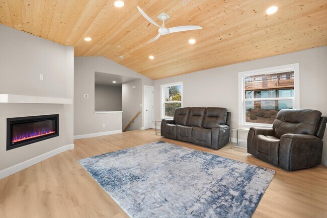 Foto del edificio - 35505 Upper Loop Rd