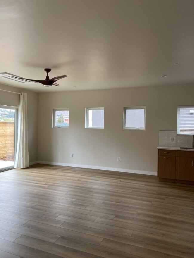 Foto del edificio - 689 Stoneridge Dr