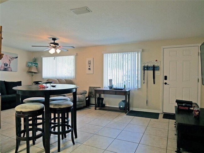Foto del edificio - 11115 Harding Dr