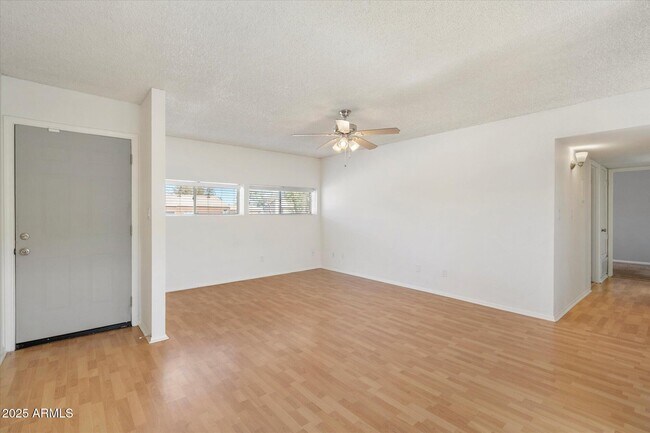 Building Photo - 2673 E Oakleaf Dr