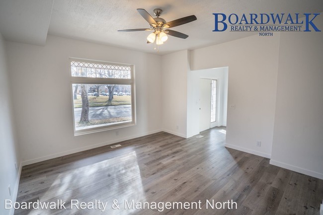 Building Photo - 3 br, 1 bath Apartment - 630 24th St