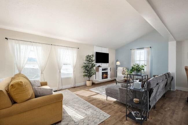 Building Photo - 515 Hawks Blvd