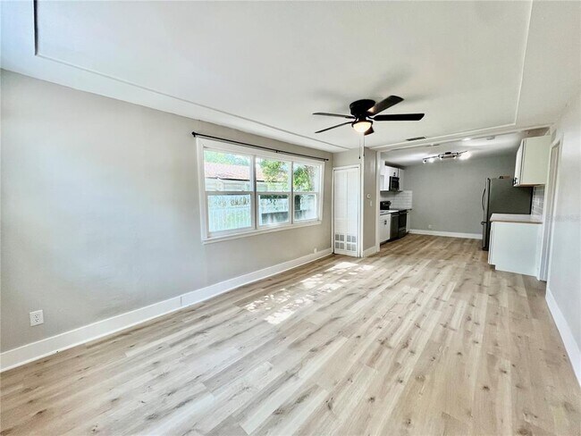 Foto del edificio - 1709 E Chelsea St