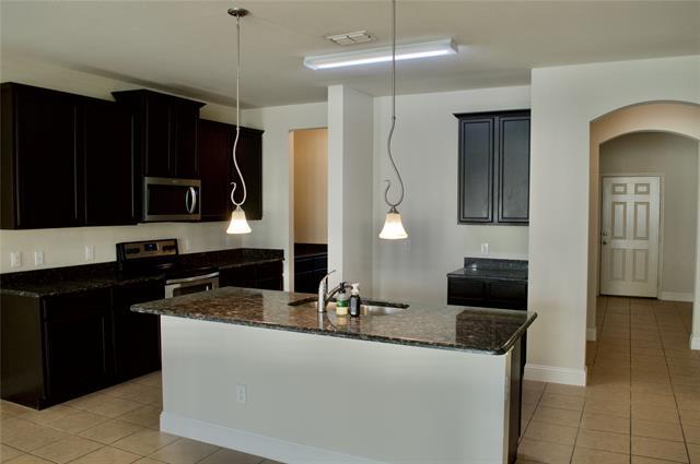 Building Photo - 3804 Oceanview Dr