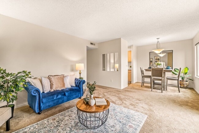 Foto del edificio - 2 Bedroom 1 Bathroom Lakeside Unit!