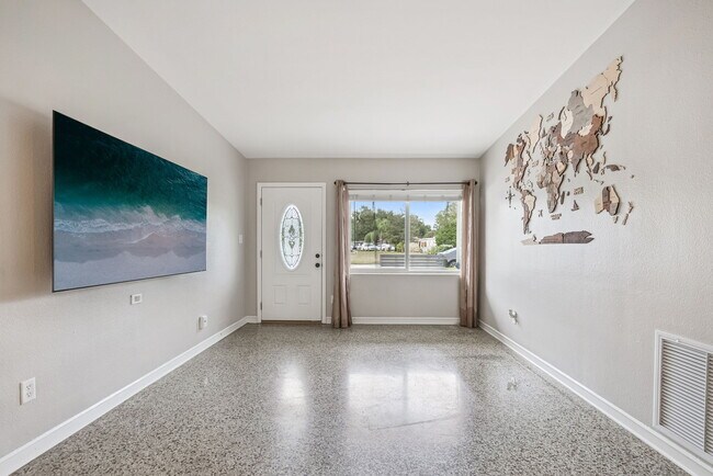 Building Photo - 3218 Carnine Dr