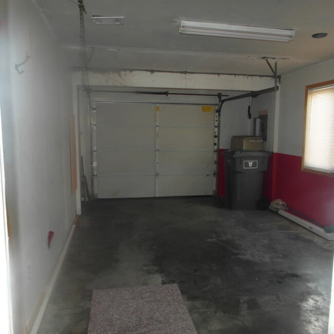 Building Photo - 1720 Brookwood Dr