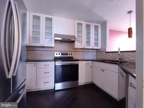 Building Photo - 7671 Coachlight Ln