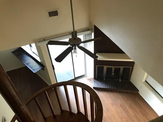 Foto del edificio - 2500 Burleson Rd