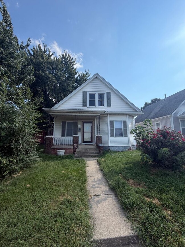 Building Photo - 1610 E Sangamon Ave