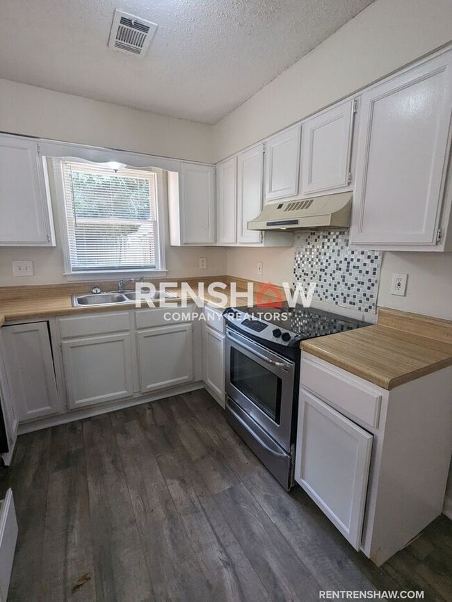 Building Photo - Hickory Ridge - 2 Bed / 2.5 Bath - Duplex ...