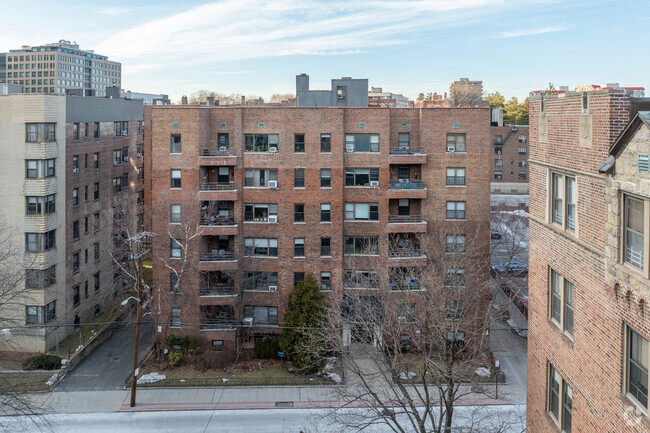 25 Franklin Ave - Franklin Towers