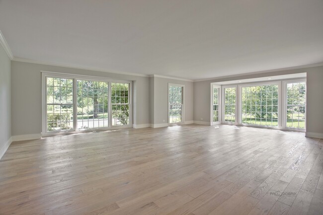 Building Photo - 688 Thompson's Way