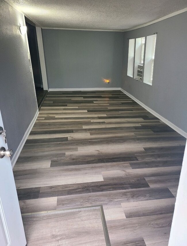 Building Photo - Beautiful Three Bedroom!