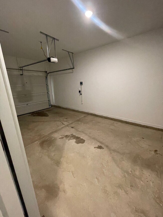 Foto del edificio - 1057 Linsmore Ave