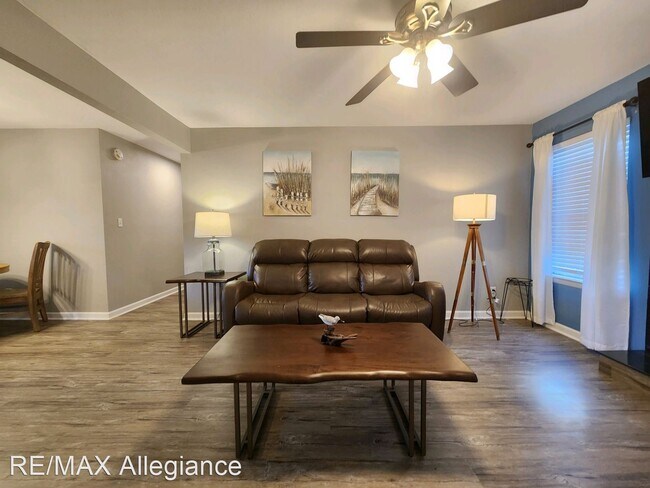 Building Photo - 2 br, 2 bath House - 408 SEA POINTE CT. #101