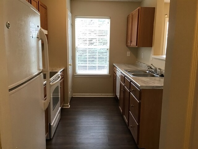 Foto del edificio - 8453 Trappers Ct
