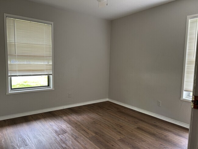 Foto del edificio - 851 Willow Dr