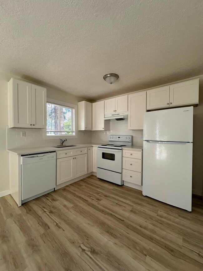 Foto del edificio - BRAND NEW Studio Apartment.  Flat Monthly ...