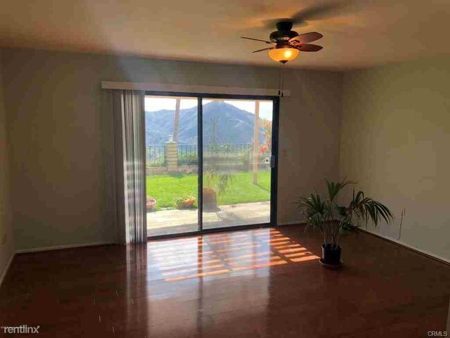 Foto del edificio - 3166 Kirkham Dr