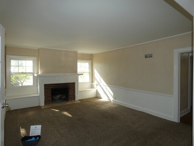 Building Photo - Great Location-Parkville- 816 East St