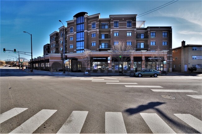 Building Photo - 5588 N Lincoln Ave