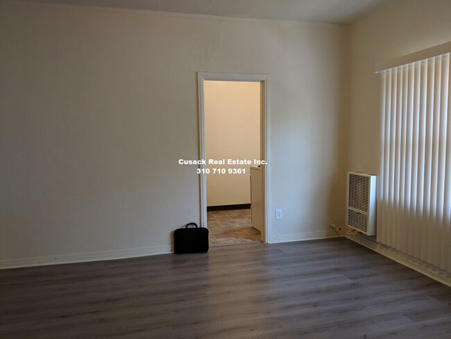 Building Photo - 746 S Coronado St