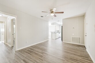 Building Photo - 2714 Foliage Green Dr