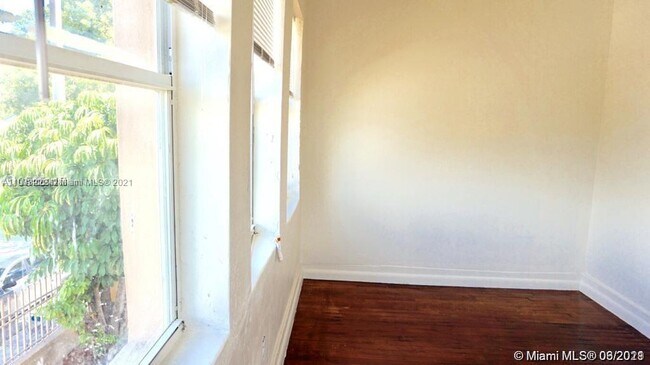 Building Photo - 1060 NW 47th St