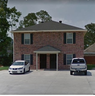 Frente - 641 Petro Point Dr