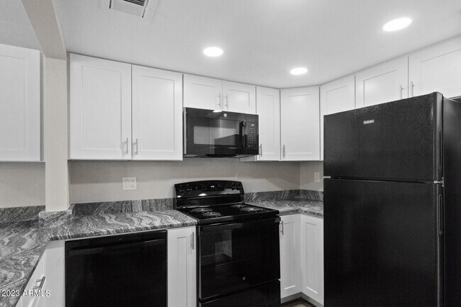 Foto del edificio - 1645 W Baseline Rd