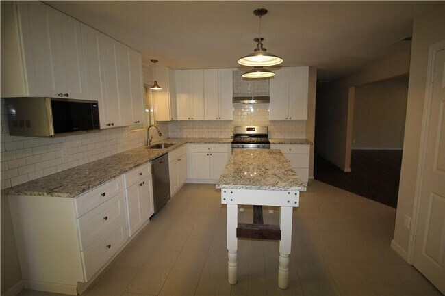 Foto del edificio - Totally Renovated 3-Bedroom, 2-Bath Home i...