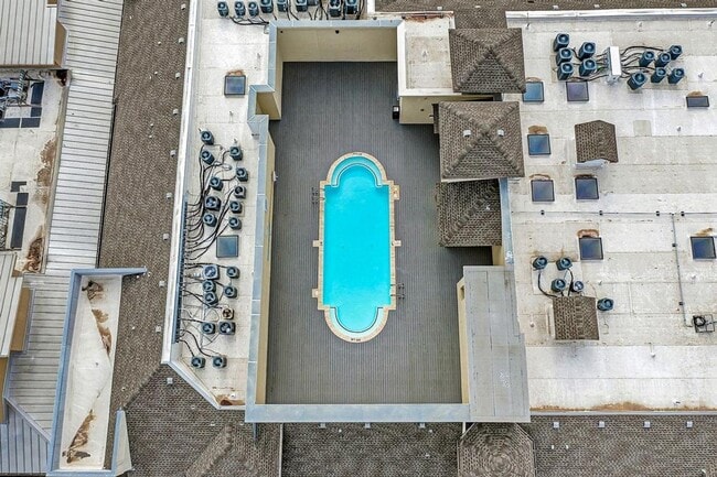 Foto del edificio - PRELEASE 8/15/25 WEST CAMPUS PENTHOUSE  2/2 + Loft, 2 parking