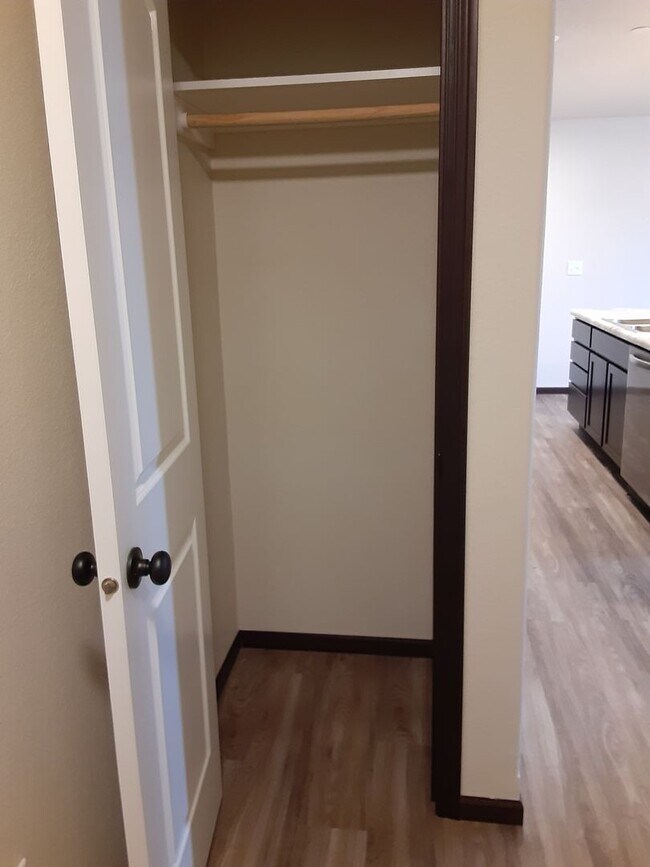 Building Photo - Modern Comfort: Discover Our 1-Bedroom Apartment Gem