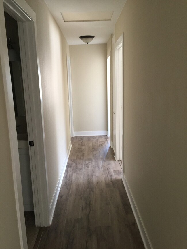 Foto del edificio - Riverside Home 4bd/ 2ba