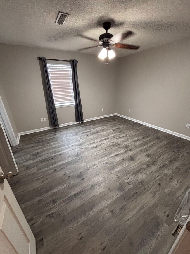 Building Photo - 3 BR 3 bath Condo in Troy