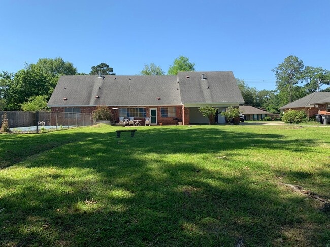 Photo - Single Family 4 BR 3.5 BA 0.7 Acres Water Front House