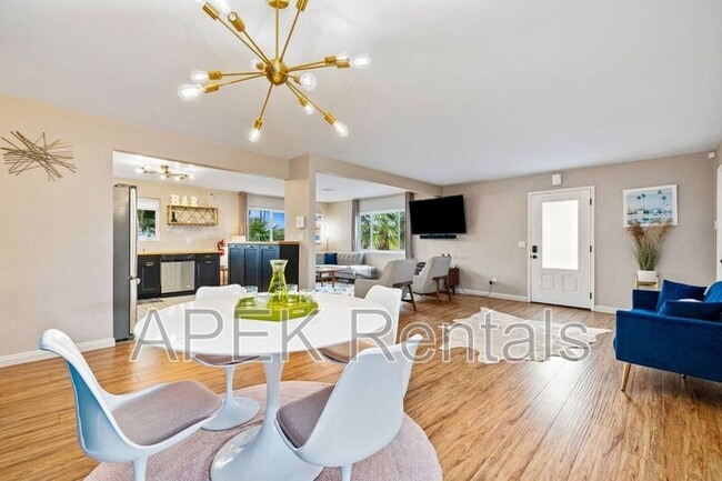 Foto del edificio - 2525 N Cerritos Rd