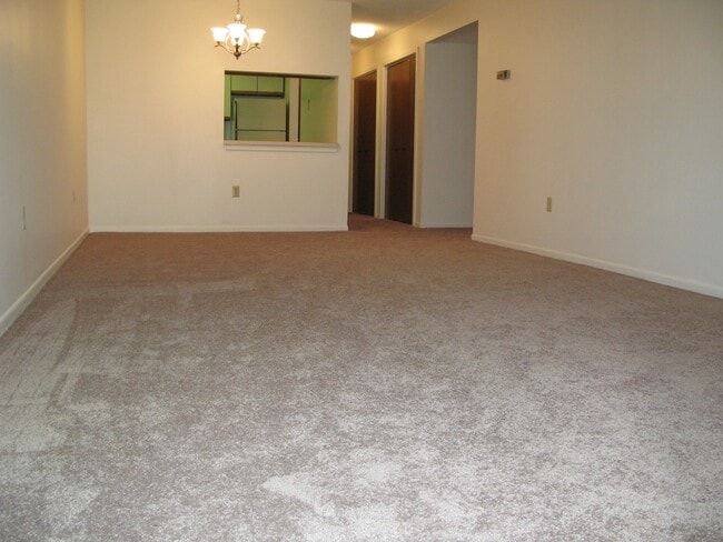 Building Photo - 121 Cluff Crossing Rd