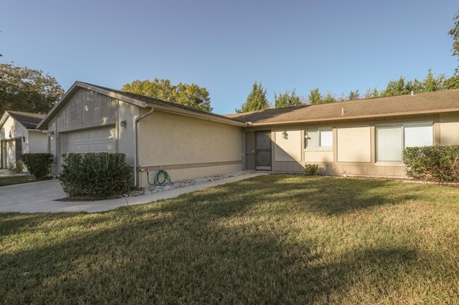 Building Photo - 5005 Ledgewood Way