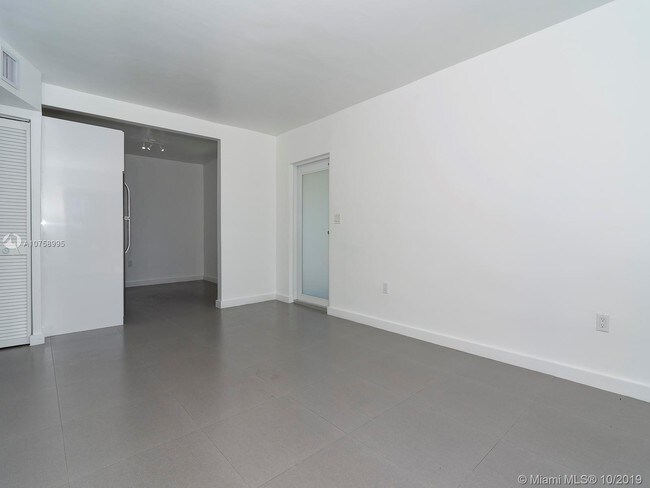 Foto del edificio - 655 NW 27th St