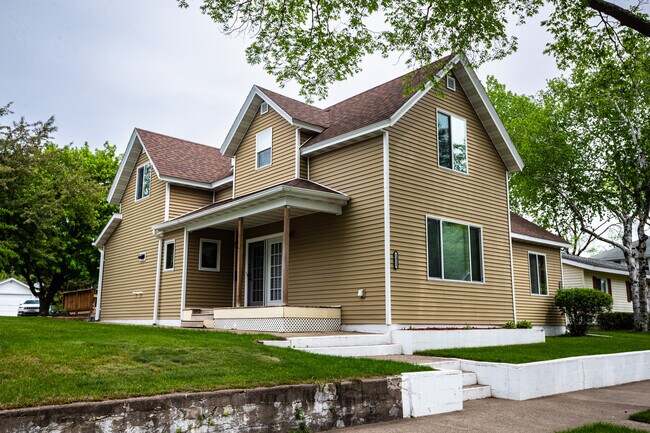 Building Photo - 1323 Mississippi St