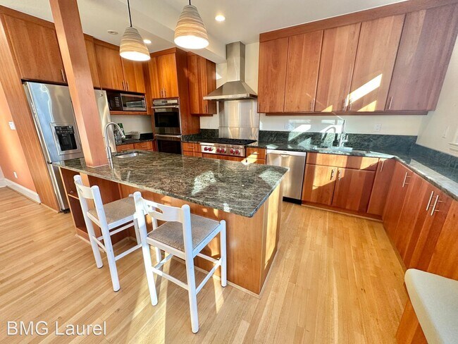 Building Photo - 4 br, 3.5 bath House - 2910 Cortland Pl NW