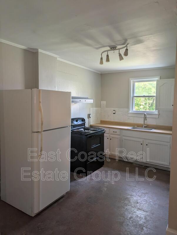 Building Photo - 302-304 1/2 W Martin St