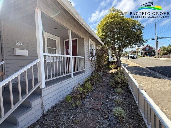 Building Photo - Updated 3 Bedroom in Pacific Grove!