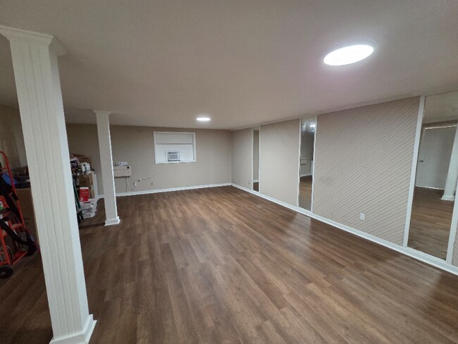 Foto del edificio - 2422-2424-2424 Tinnell Ct